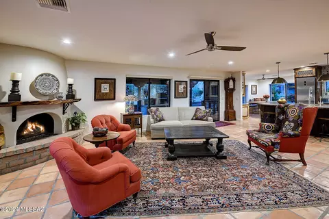 6843 E Va Vigna, Tucson, AZ 85750 photo 3