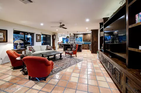6843 E Va Vigna, Tucson, AZ 85750 photo 14