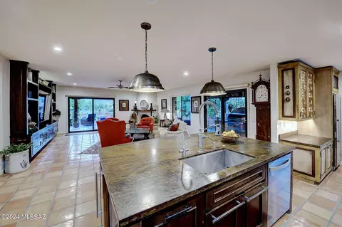 6843 E Va Vigna, Tucson, AZ 85750 photo 18