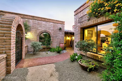 6843 E Va Vigna, Tucson, AZ 85750 photo 10
