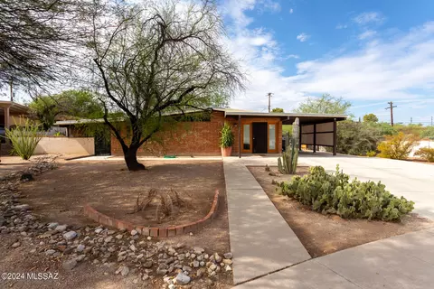 425 N Bahamas Dr, Tucson, AZ 85710