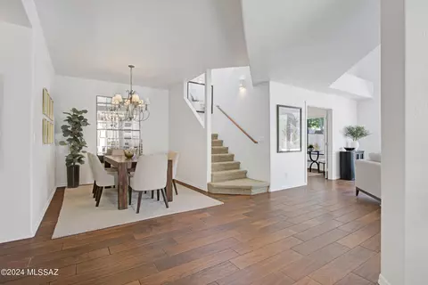 6070 N Running Deer Cir, Tucson, AZ 85750