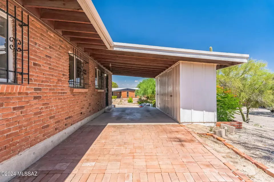  401 N Avenida De Solaz, Tucson, AZ 85745 photo 4