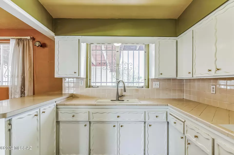  401 N Avenida De Solaz, Tucson, AZ 85745 photo 8