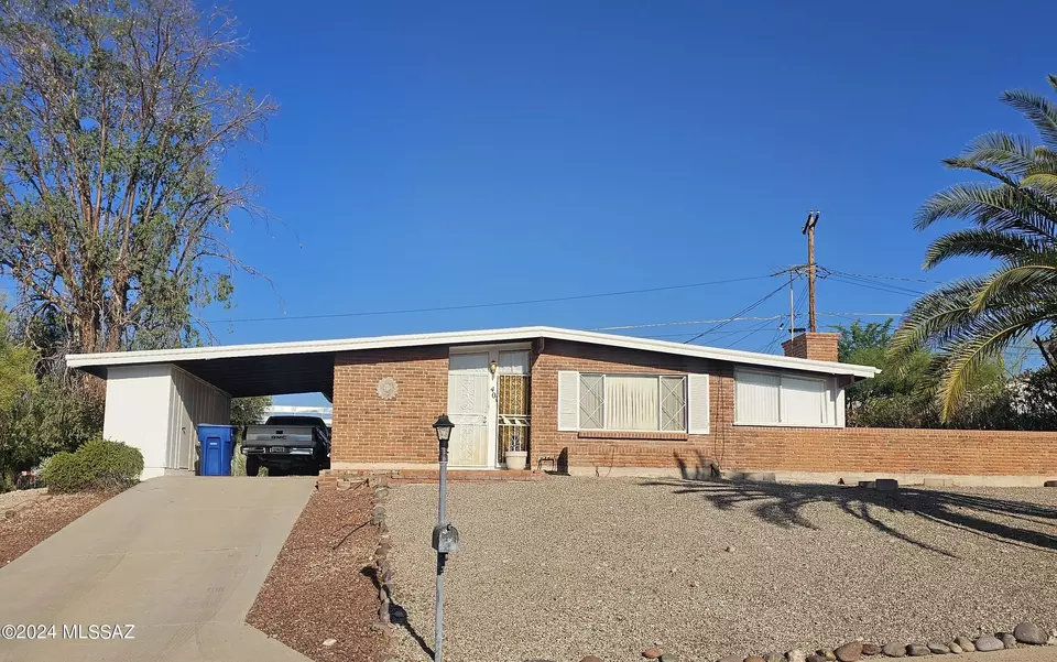  401 N Avenida De Solaz, Tucson, AZ 85745 photo 1
