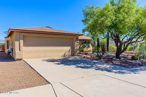 8951 E Fairway Groves Dr, Tucson, AZ 85730