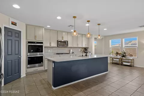 11504 W Boll Bloom Dr, Marana, AZ 85653