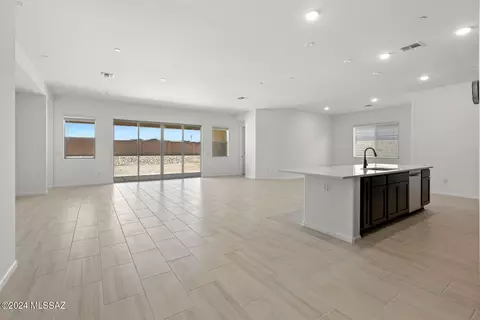Living - 12812 E Tortoise Pointe Pl, Vail, AZ 85641 photo 1 of 7