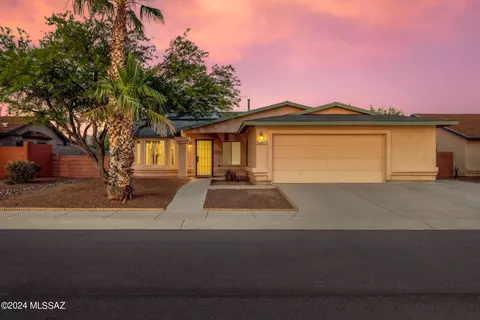 8670 N Chinaberry St, Tucson, AZ 85742