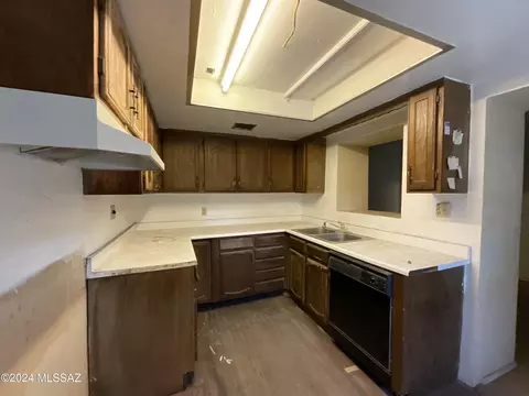 Kitchen - 1367 E Drexel Rd, Tucson, AZ 85706 photo 2 of 2