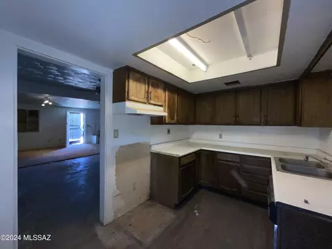 Kitchen - 1367 E Drexel Rd, Tucson, AZ 85706 photo 1 of 2