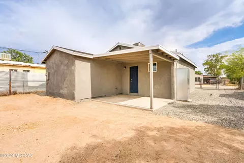 Exterior - 813 E 33rd St, Tucson, AZ 85713 photo 4 of 7