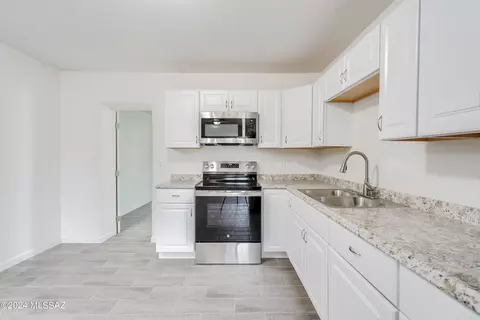 Kitchen - 813 E 33rd St, Tucson, AZ 85713 photo 1 of 4
