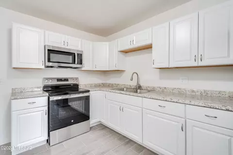 Kitchen - 813 E 33rd St, Tucson, AZ 85713 photo 4 of 4