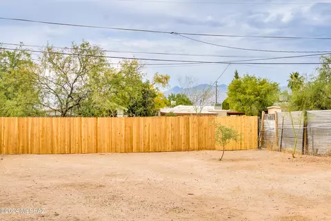 Exterior - 813 E 33rd St, Tucson, AZ 85713 photo 7 of 7