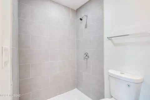 Bath - 813 E 33rd St, Tucson, AZ 85713 photo 2 of 4