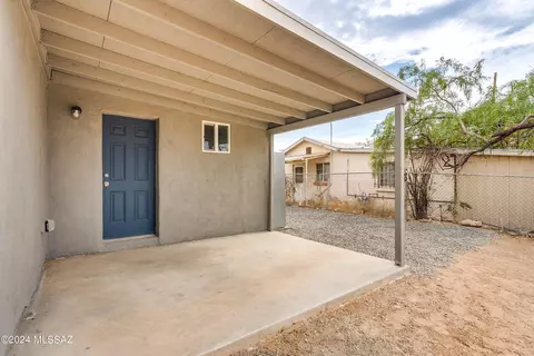 Exterior - 813 E 33rd St, Tucson, AZ 85713 photo 3 of 7