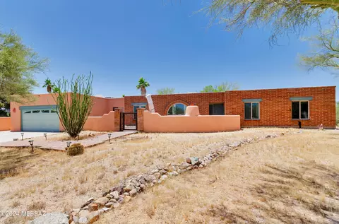 1620 W Camino De Maximillian, Tucson, AZ 85704