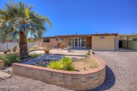 Exterior - 6565 E David Dr, Tucson, AZ 85730 photo 7 of 9