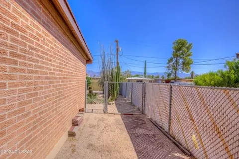 Exterior - 6565 E David Dr, Tucson, AZ 85730 photo 4 of 9