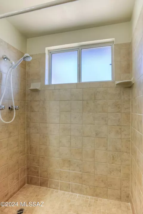 Bath - 6565 E David Dr, Tucson, AZ 85730 photo 2 of 3