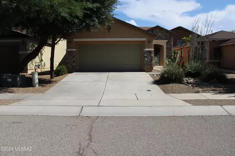2767 W Greenstreak Dr, Tucson, AZ 85741