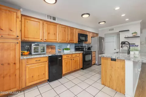 7620 E 42nd St, Tucson, AZ 85730