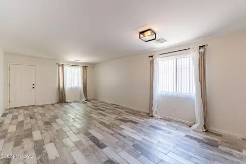 1634 E St Thomas St, Tucson, AZ 85713 photo 8