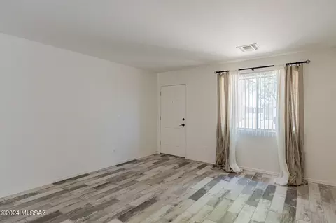 1634 E St Thomas St, Tucson, AZ 85713 photo 9