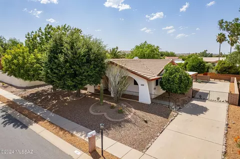 40 W Calle Escudilla, Green Valley, AZ 85614