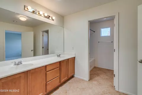 Bath - 6035 S Cedar Elm Ln, Tucson, AZ 85747 photo 1 of 3