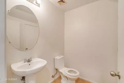 Bath - 6035 S Cedar Elm Ln, Tucson, AZ 85747 photo 2 of 3