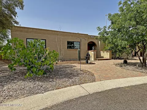 6860 Edgemont Pl, Tucson, AZ 85710 photo 2