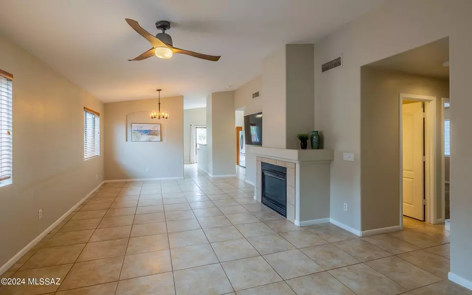 Living - 3823 N Nash Creek Ct, Tucson, AZ 85745 photo 1 of 4