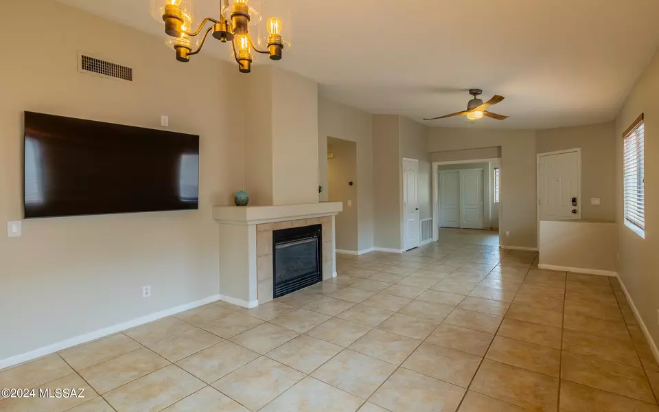 Living - 3823 N Nash Creek Ct, Tucson, AZ 85745 photo 3 of 4