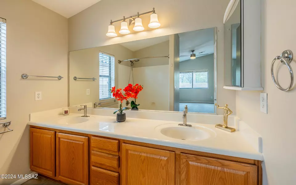 Bath - 3823 N Nash Creek Ct, Tucson, AZ 85745 photo 1 of 2