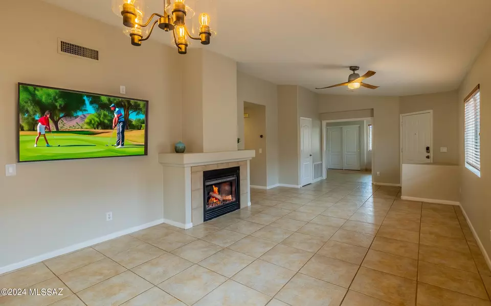 Living - 3823 N Nash Creek Ct, Tucson, AZ 85745 photo 2 of 4