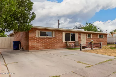 1340 W King Pl, Tucson, AZ 85705