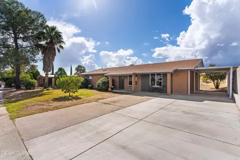 312 E 5th Pl, San Manuel, AZ 85631