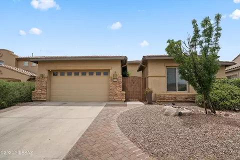 8508 N Moonfire Dr, Tucson, AZ 85743