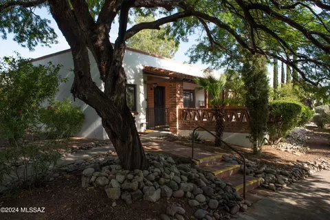 102 S Paseo Quinta #A, Green Valley, AZ 85614