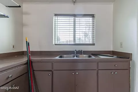 608 E Roger Rd, Tucson, AZ 85705 photo 4