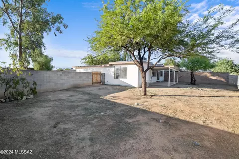 4600 S Poinciana Dr, Tucson, AZ 85730