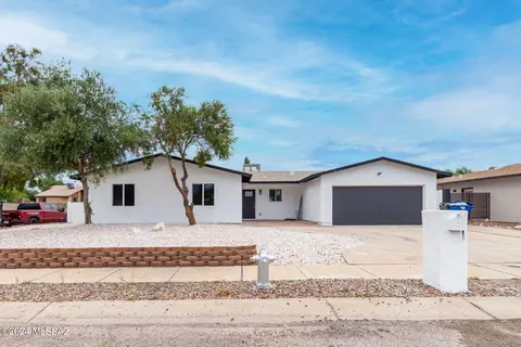 7640 E Rio Verde Dr, Tucson, AZ 85715