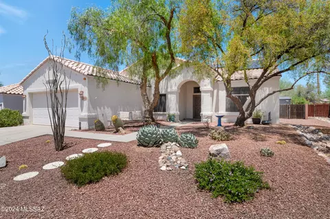 9563 N Crestone Dr, Tucson, AZ 85742