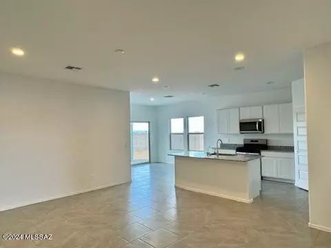 1242 S Nedra Pl, Vail, AZ 85641