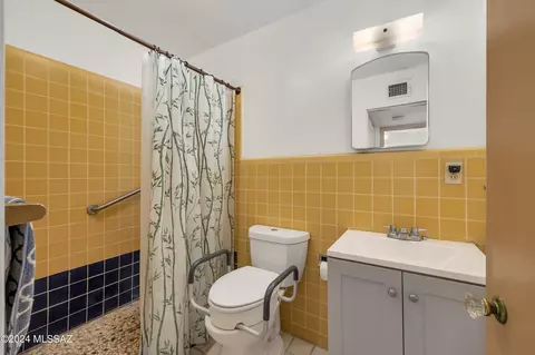 Bath - 1221 E 13th St, Tucson, AZ 85719 photo 1 of 1