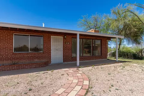 2114 W Saddle Hills Dr, Tucson, AZ 85745