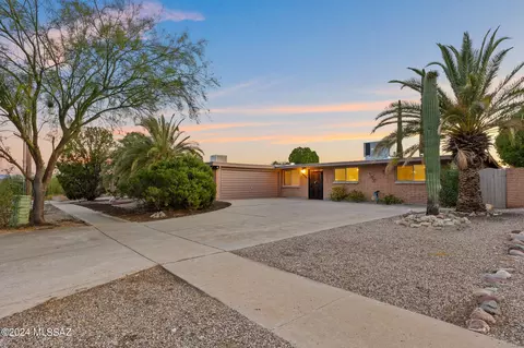 2932 S Hearthstone Dr, Tucson, AZ 85730