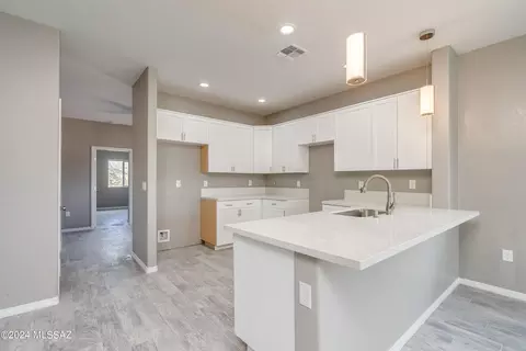 5935 N Placita Arroyo Plana, Tucson, AZ 85742